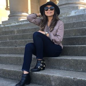 Meet your Posher, Adrianna